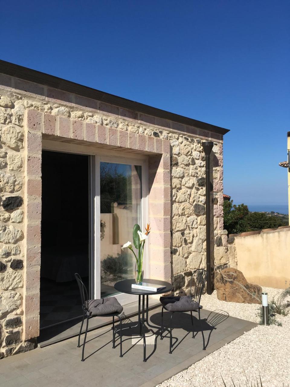 La Petite Maison トレズヌラーゲス エクステリア 写真
