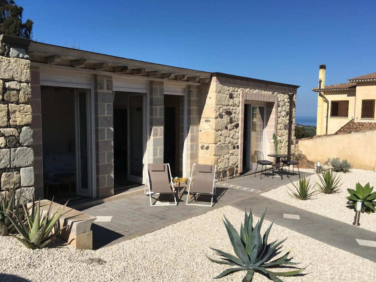 La Petite Maison トレズヌラーゲス エクステリア 写真